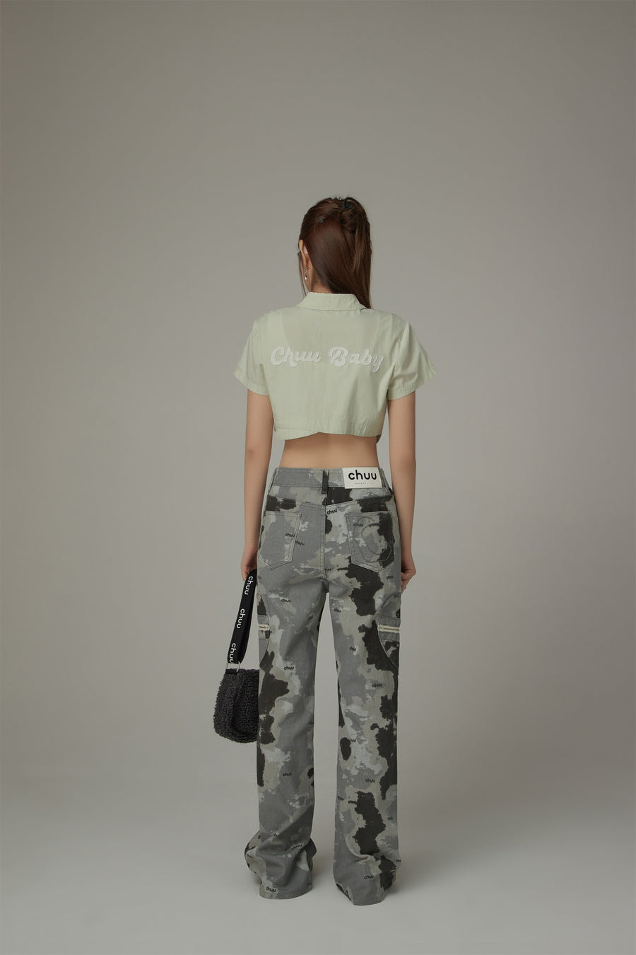 CHUU Unbalanced Chuu Baby Cropped Shirt