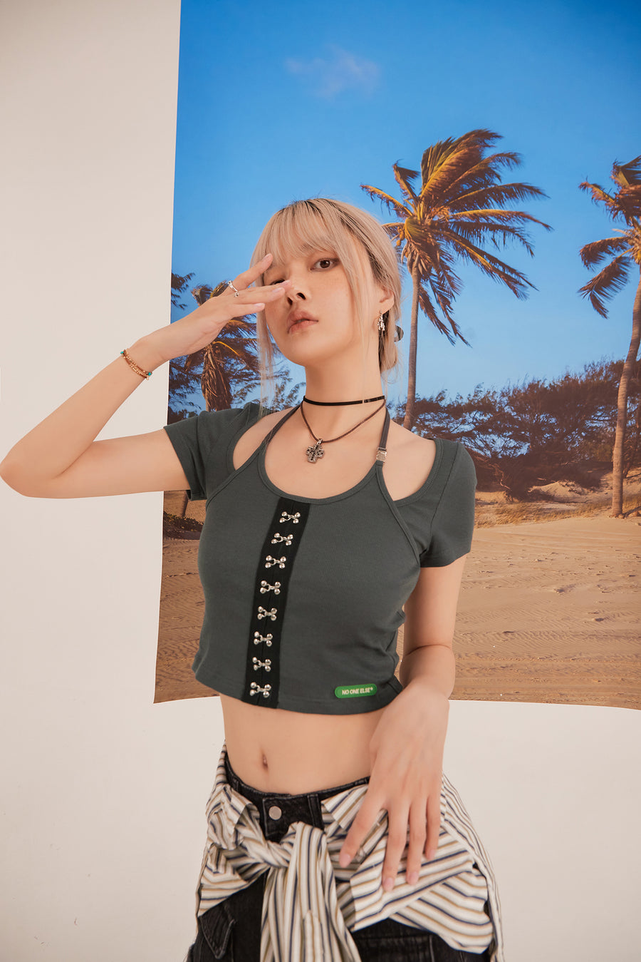 CHUU Double Layer Hook Crop Top