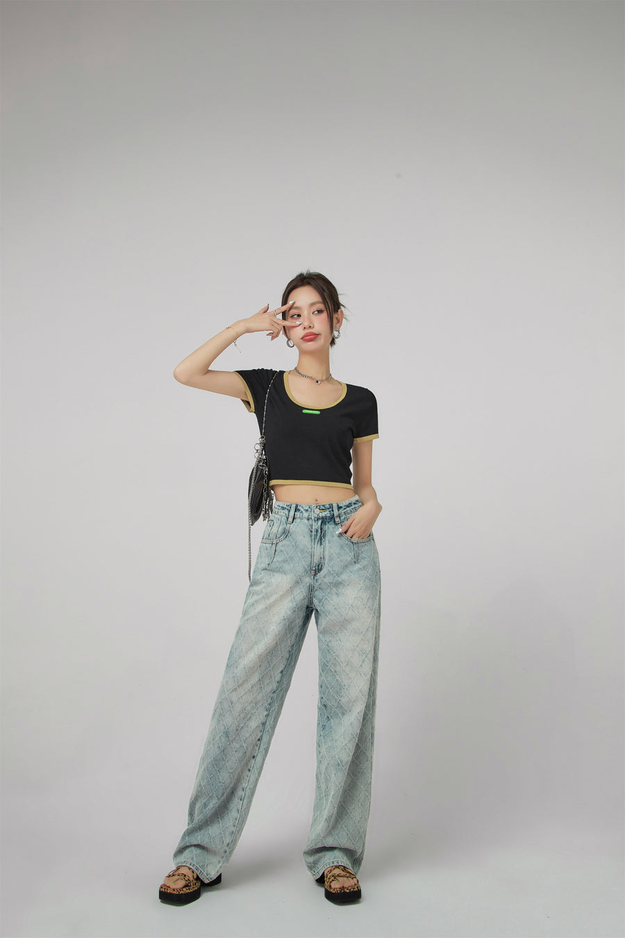 CHUU Color Block Short-Sleeved Crop Top