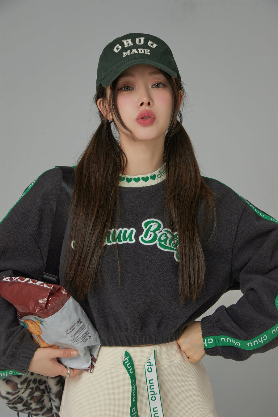 CHUU Harleys In Hawaii Heart Collar Cropped Sweatshirt