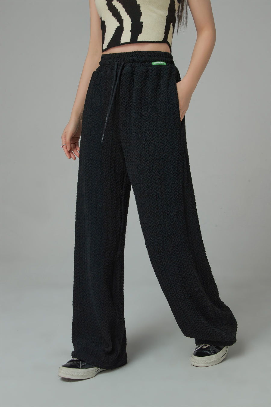 CHUU Embossed Fabric Wide Jogger Pants