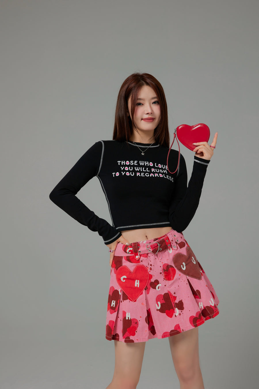 CHUU Those Who Love You Cropped Slim T-Shirt