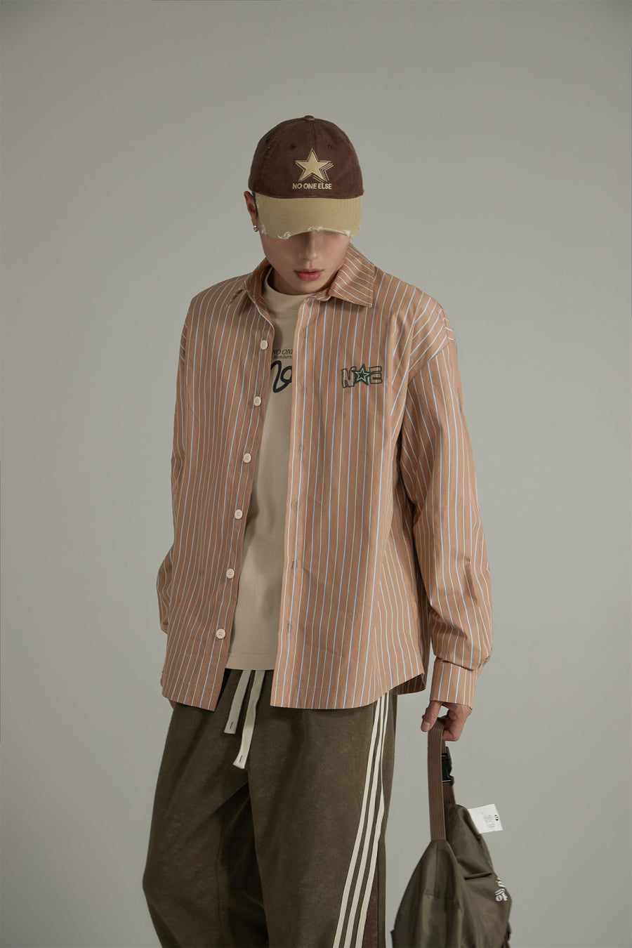 CHUU Star Logo Vertical Stripe Loose Fit Shirt