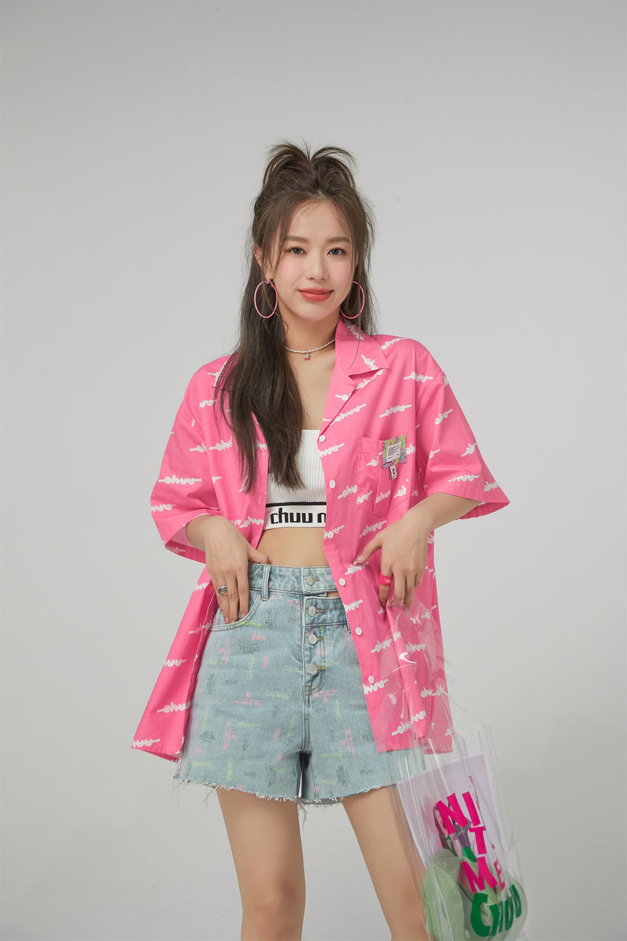 CHUU Front Buttons Cutout Denim Shorts