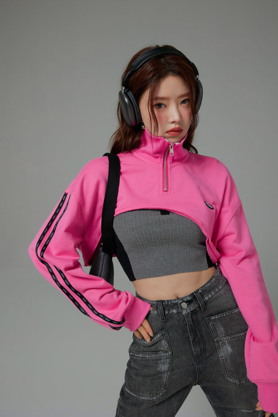 CHUU Playing It Cool Maxi Crop Half Zip-Up Sweatshirt