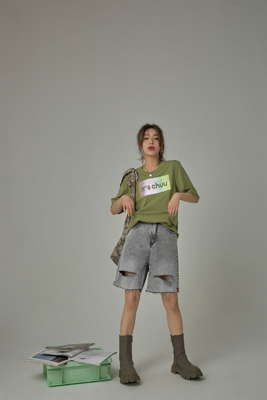 CHUU Vintage Distressed Denim Shorts