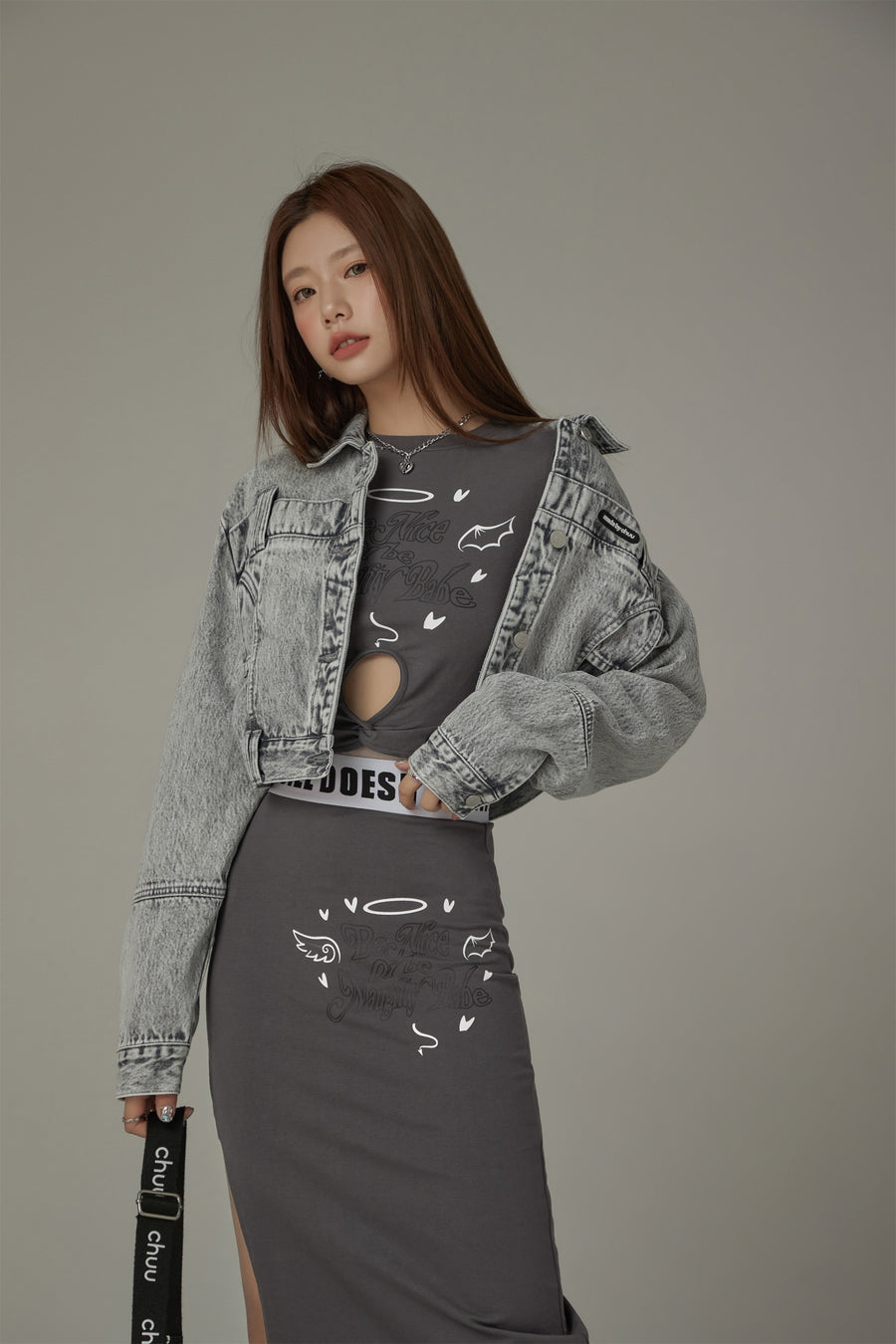 CHUU Back Cut Out Cropped Denim Jacket