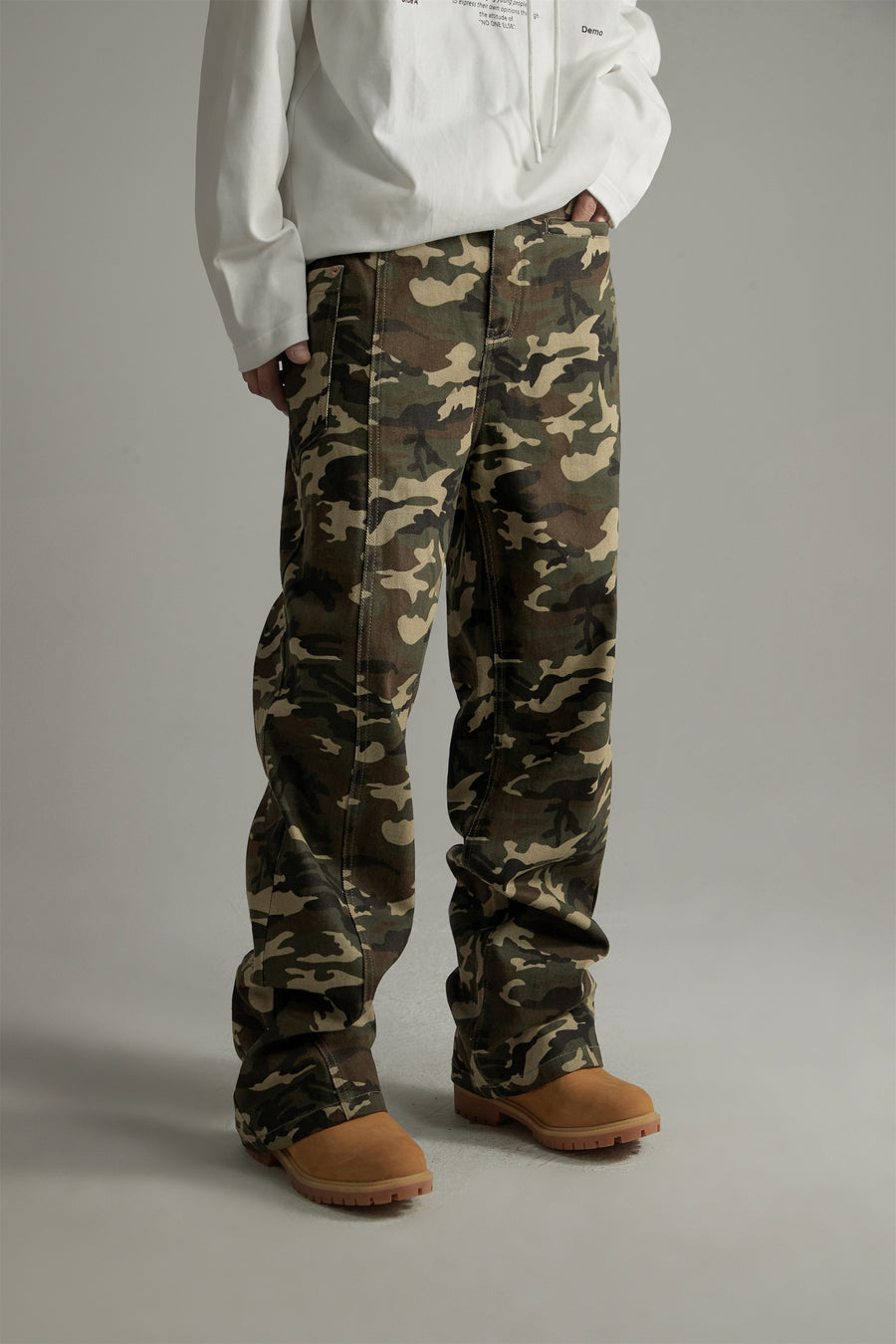 CHUU Camouflage Straight Casual Pants