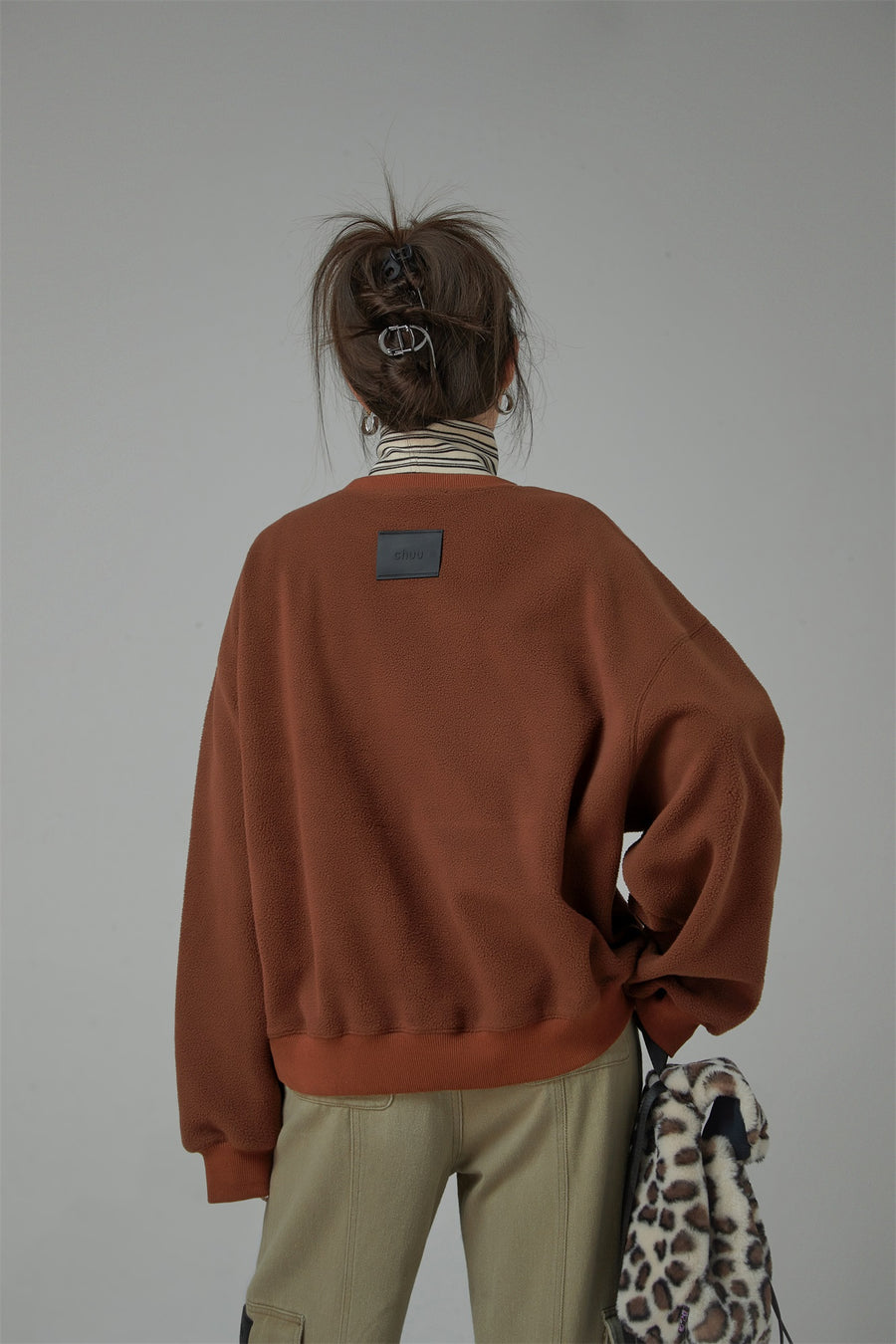 CHUU Pocket Full Of Sunshine Fleece Sweatshirt