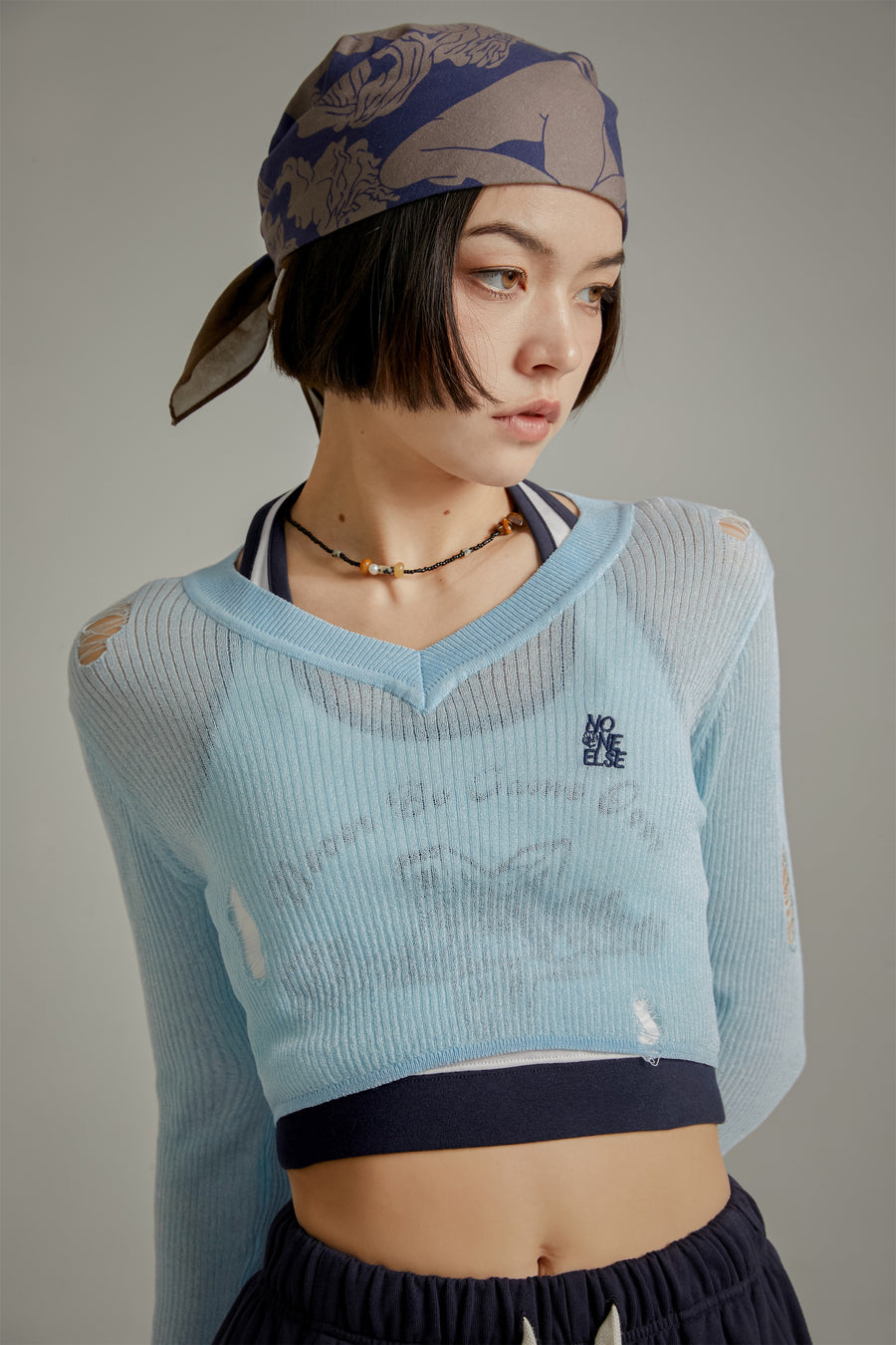 CHUU V-Neck Distressed Crop Knit Top