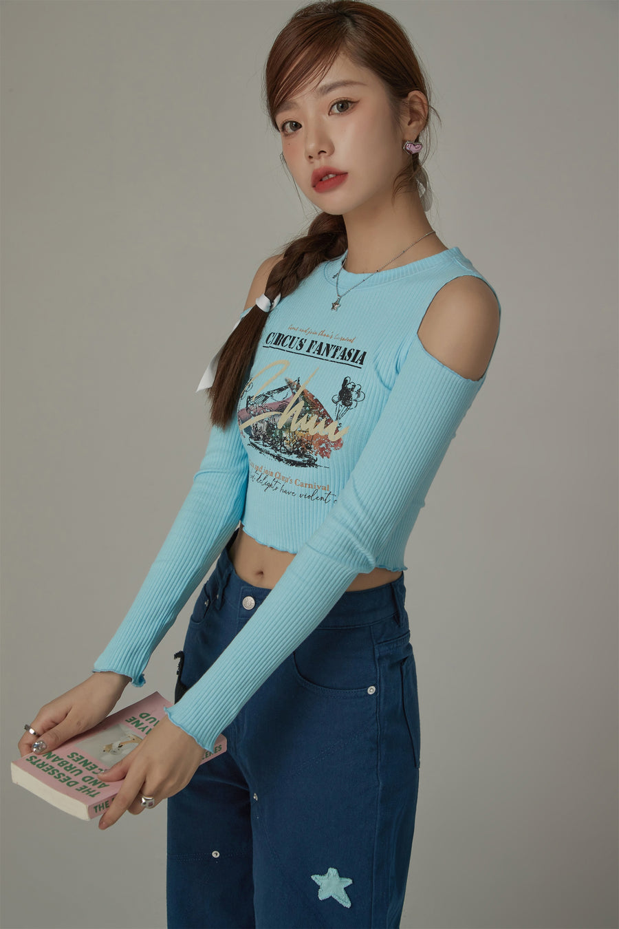 CHUU Chuu Circus Off-The-Shoulder Ribbed T-Shirt