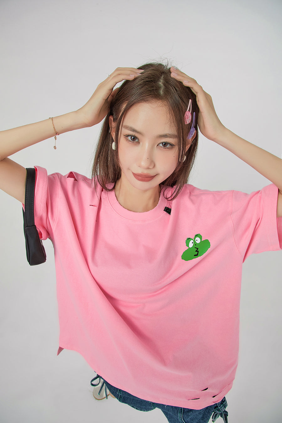 CHUU Frog With Moods Damage T-Shirt