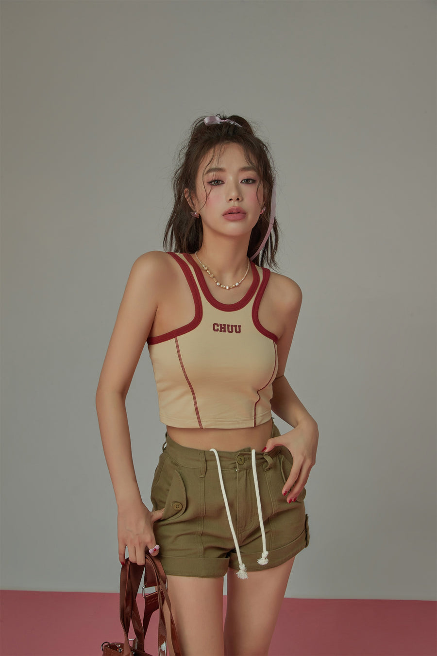 CHUU Back Split Cropped Sleeveless Top