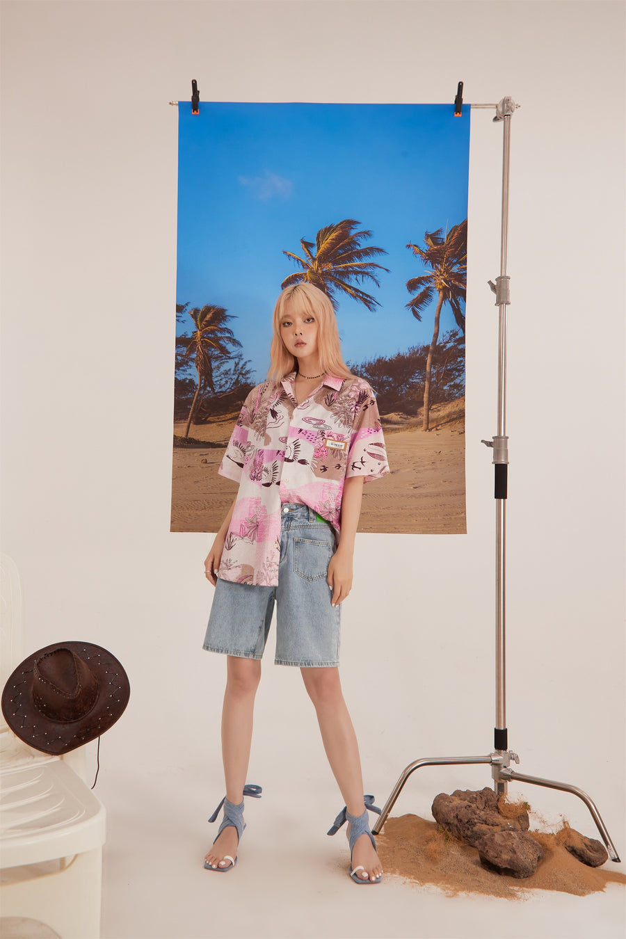 CHUU Holiday Hawaiian Print Shirt