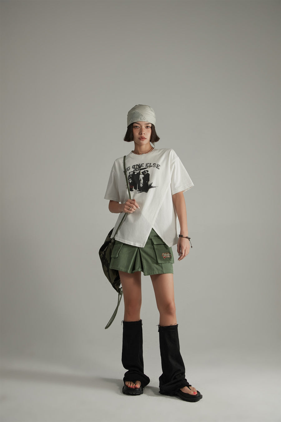 CHUU Printed Slit Asymmetrical T-Shirt