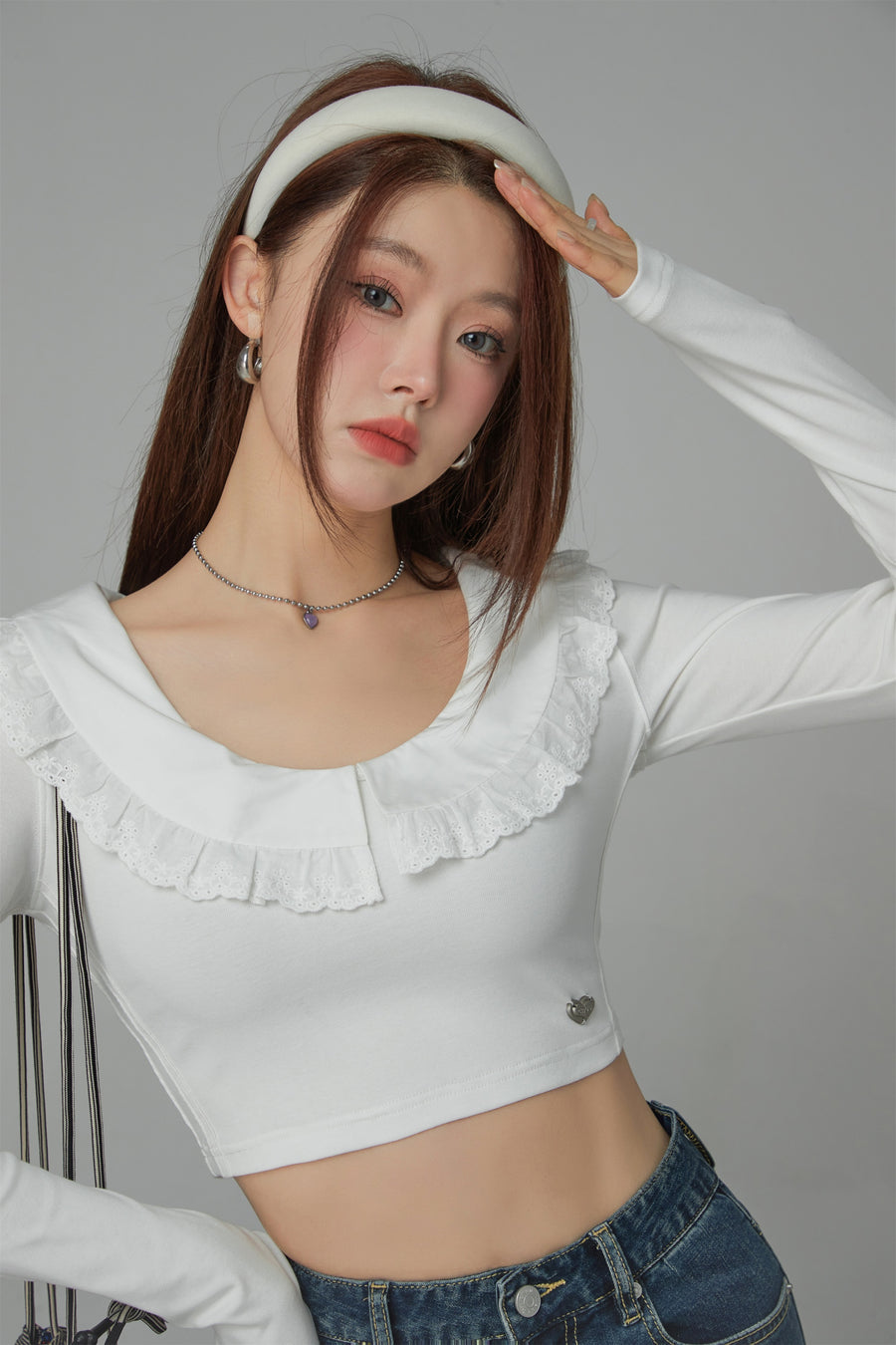 CHUU Eyelet Lace Collar Long-Sleeved Crop Top