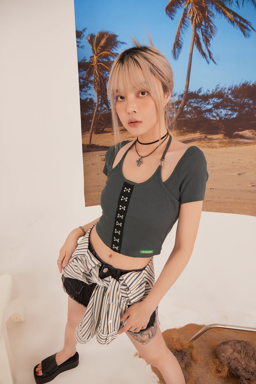 CHUU Double Layer Hook Crop Top