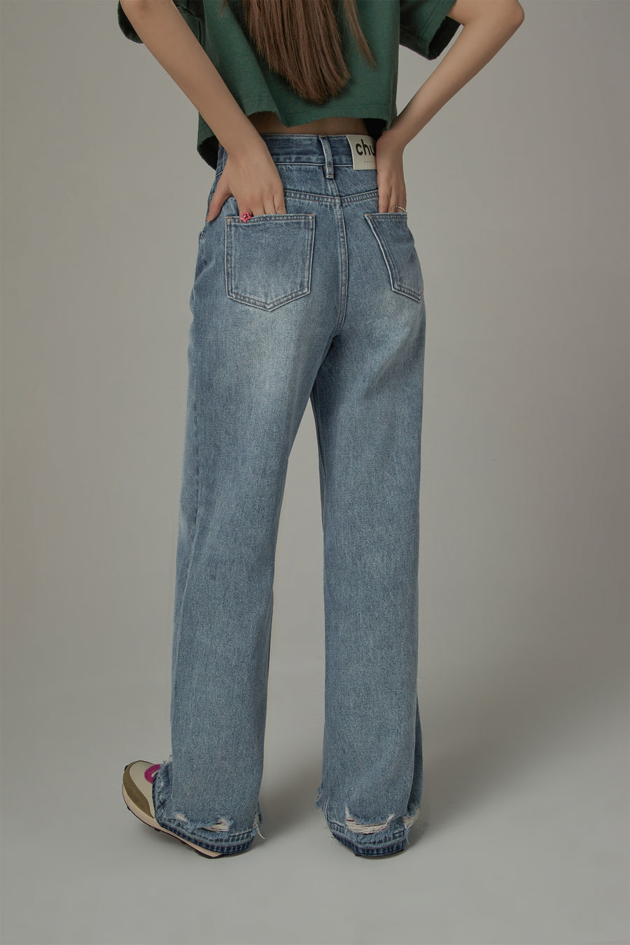 CHUU Distressed Hem Wide Denim Jeans