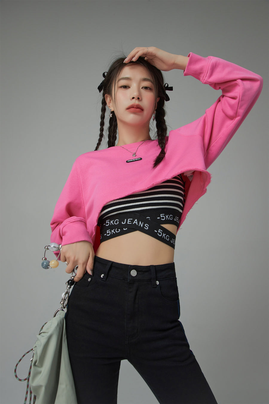CHUU Unbalanced Loose Fit Crop Sweatshirt