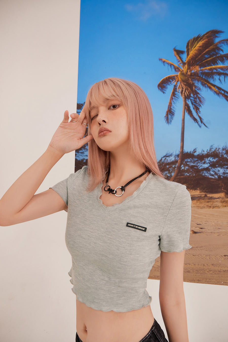 CHUU Frill Hem V-Neck Crop T-Shirt