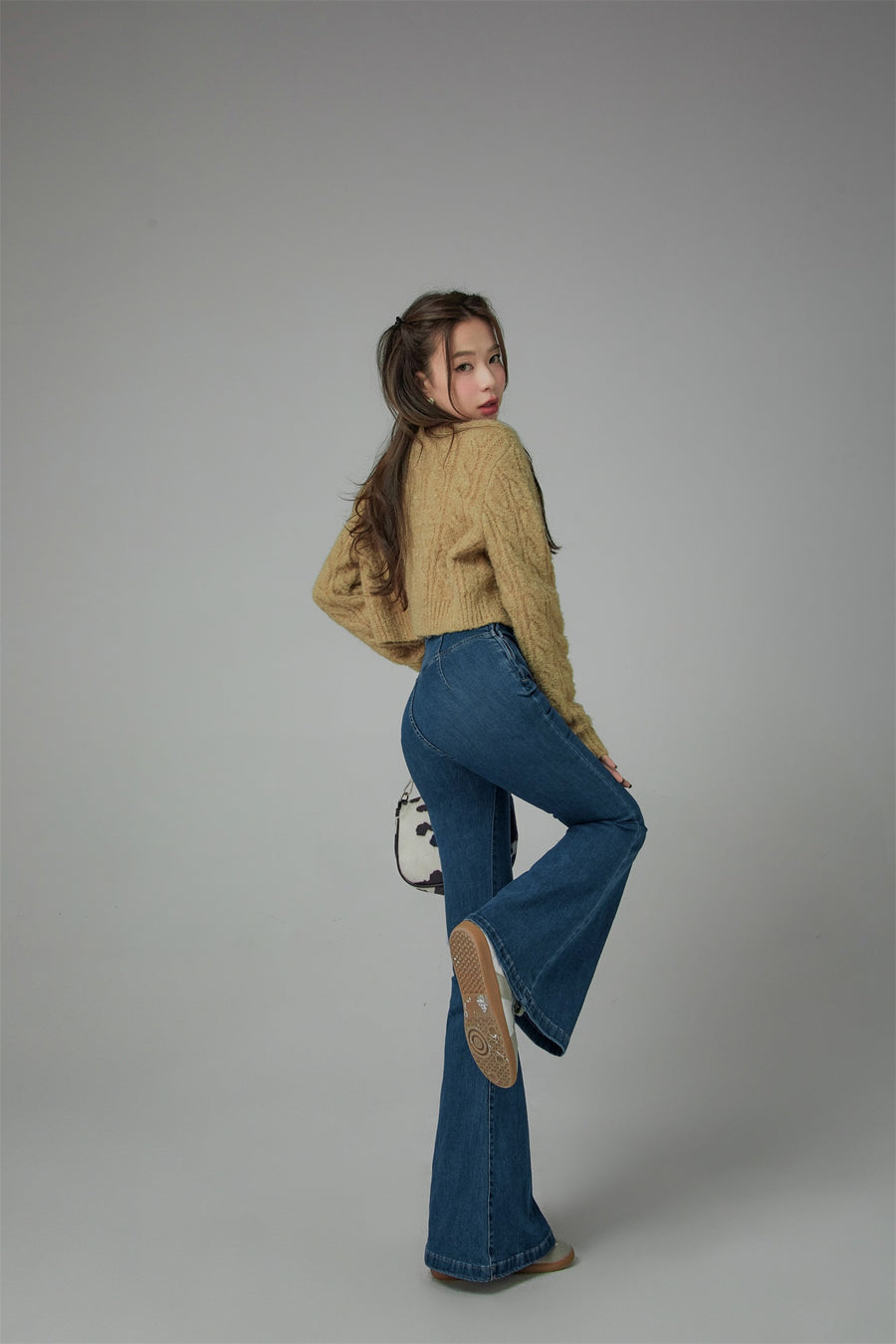 CHUU Cross Front High-Waist Flared Jeans