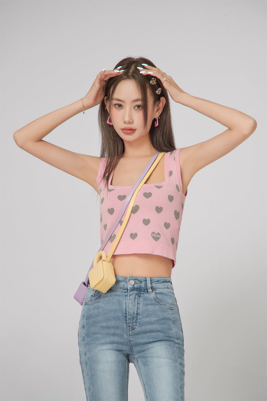 CHUU Heart Print Knit Sleeveless Top