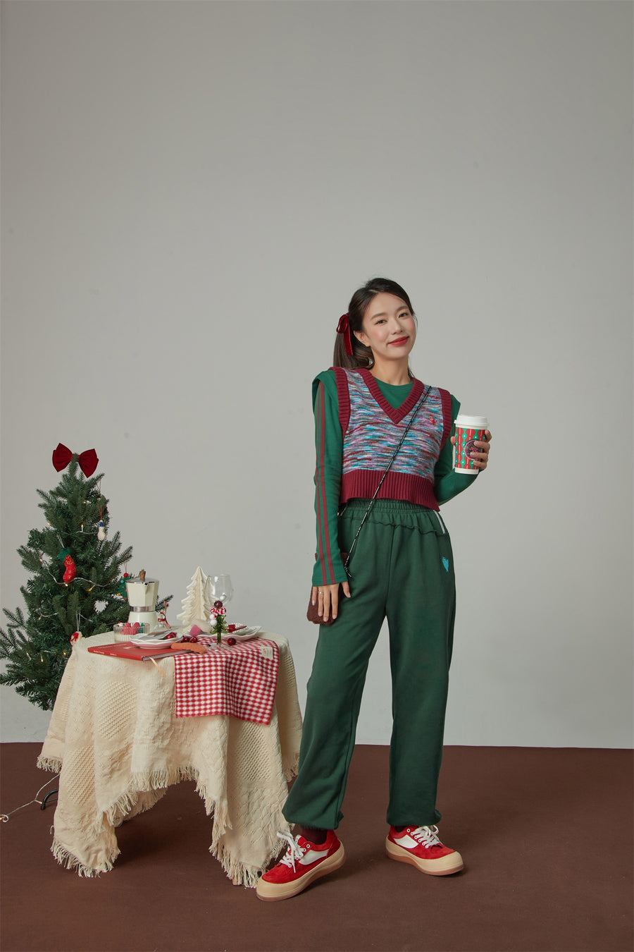 CHUU All The Promises Heart Embroidered Jogger Pants