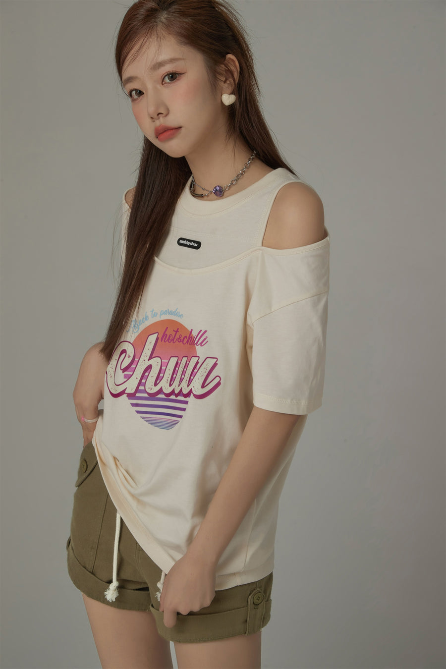 CHUU Hot And Chilli Off Shoulder Loose Fit T-Shirt