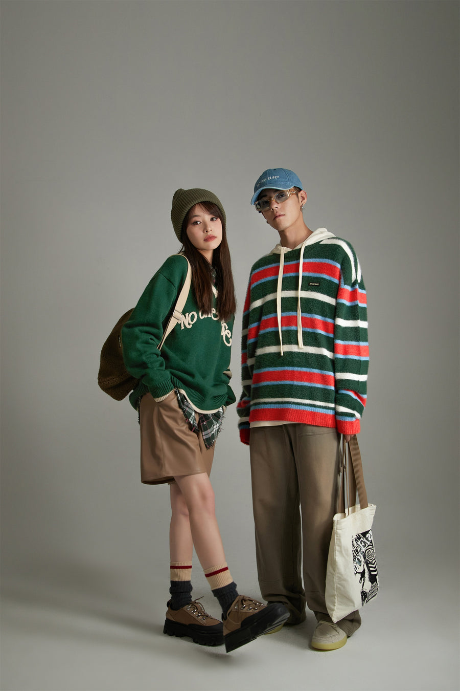 CHUU Noe Logo V-Neck Varsity Knit Sweater