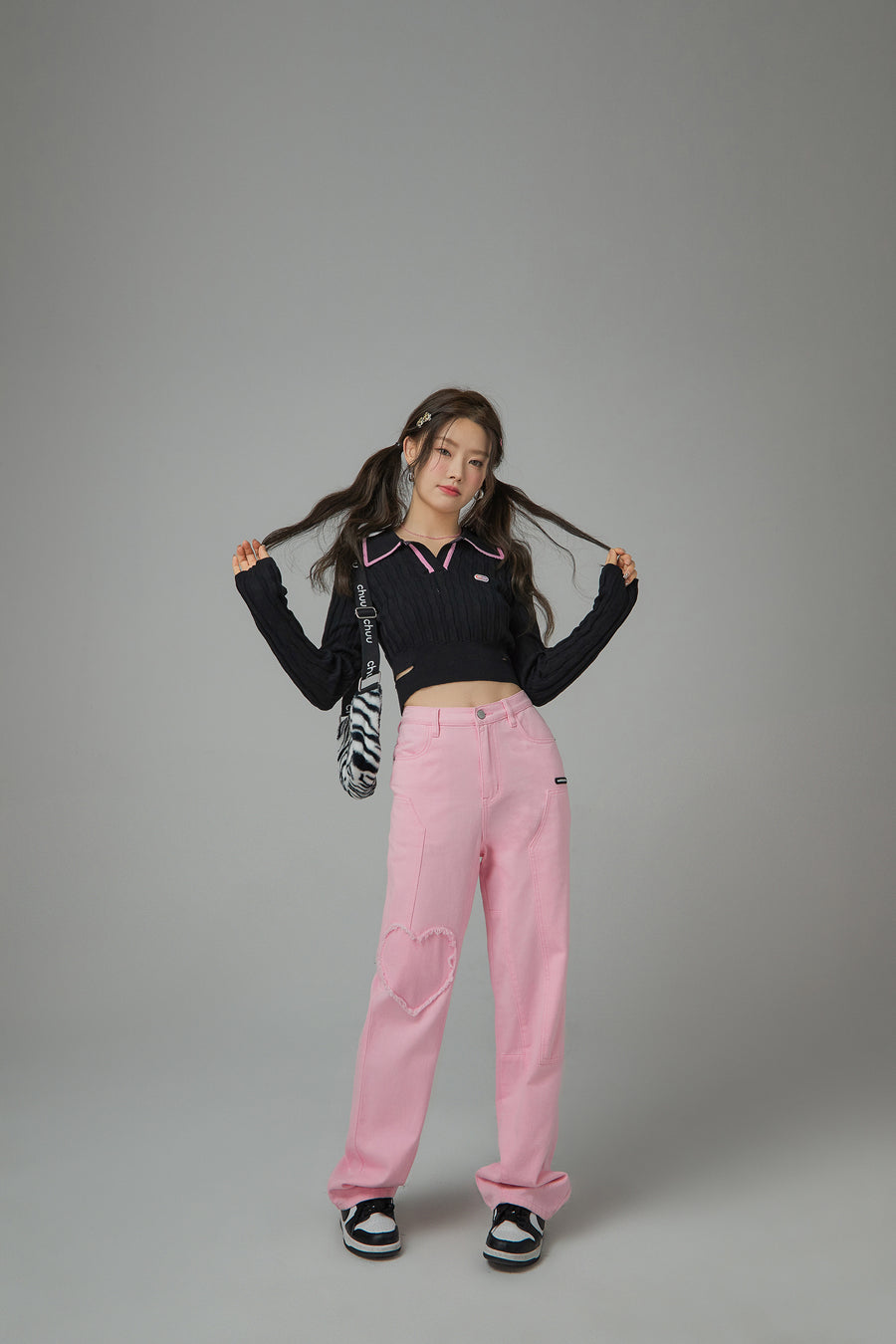 CHUU Enjoy The Breeze V-Neck Cropped Knit Top