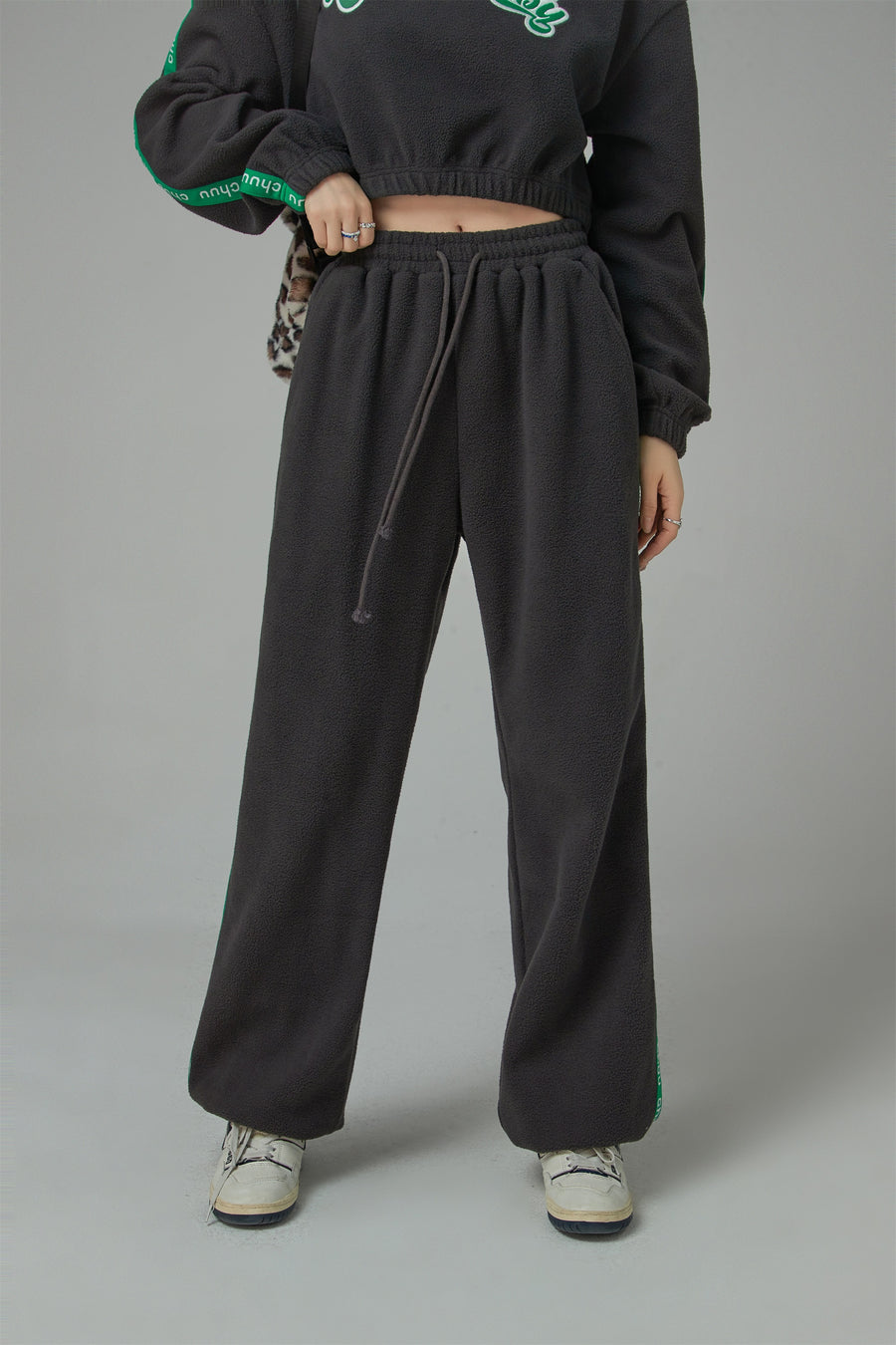 CHUU Your Energy Shifted Fleece Jogger Pants