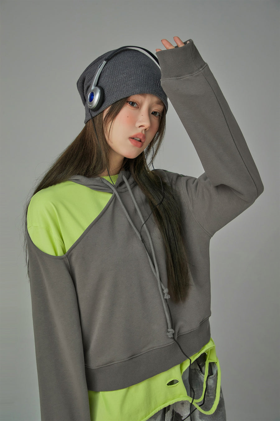 CHUU Cutout Shoulder Hoodie Sweatshirt