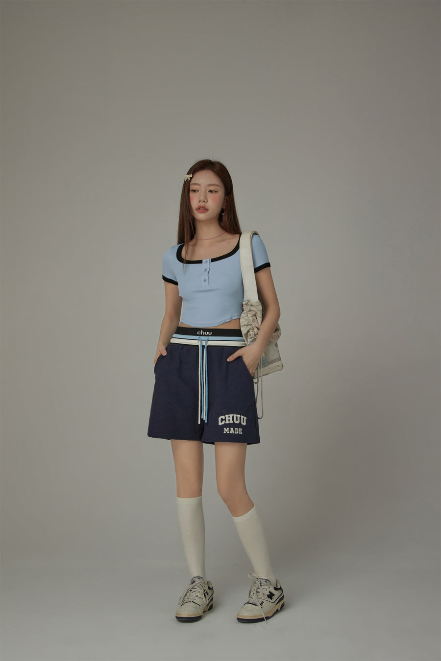 CHUU Big U-Neck Cropped T-Shirt