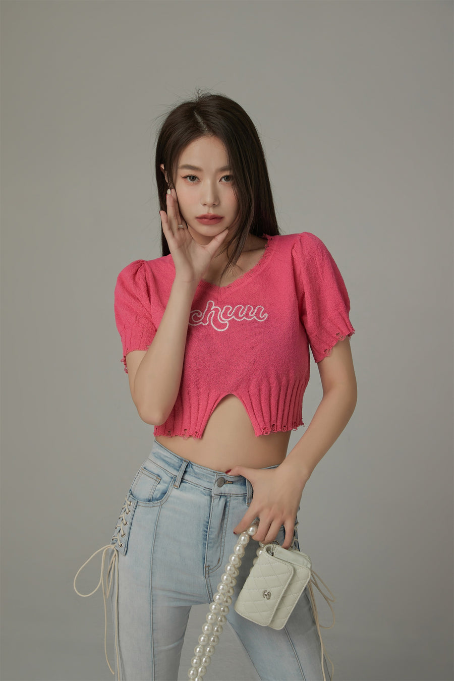 CHUU Embroidered Split Cropped Knit Top