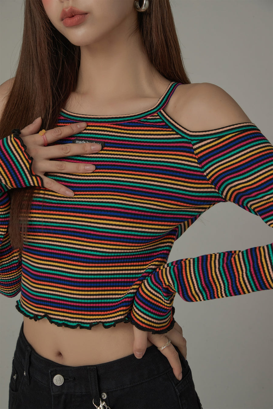 CHUU Off-The-Shoulder Striped T-Shirt