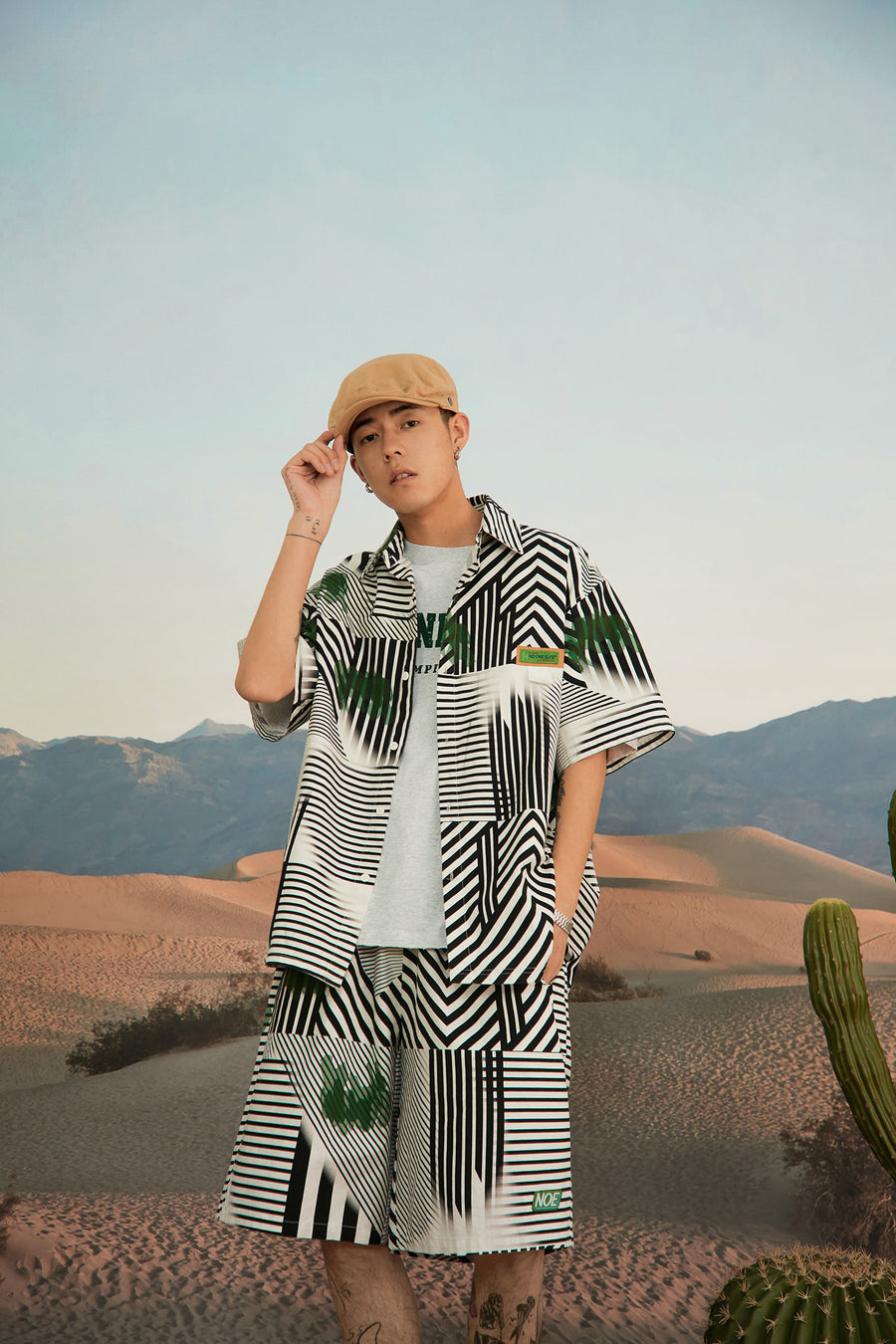 CHUU Cosmically Aligned Form Stripes Shirt