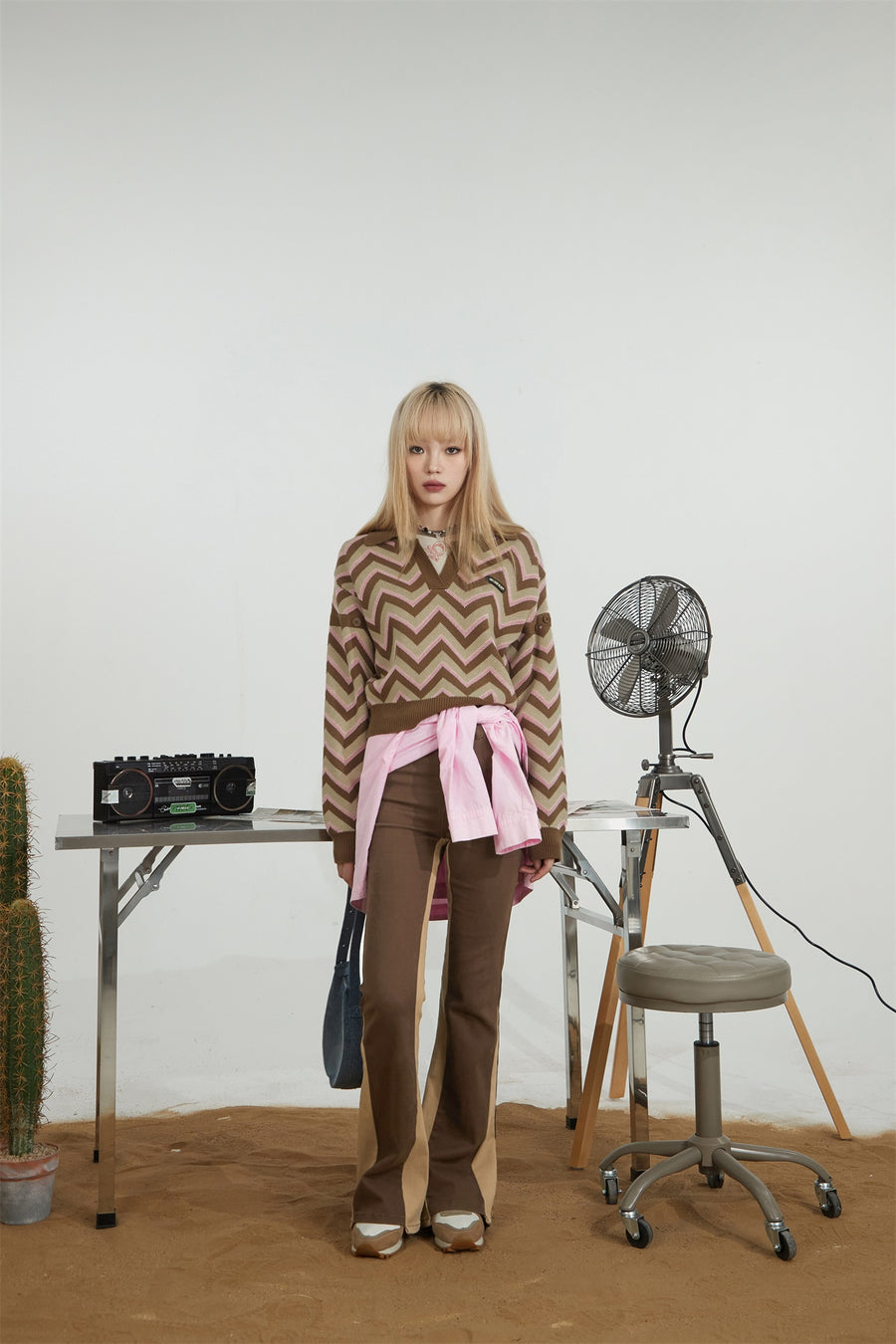 CHUU Zig Zag Colored Stripe Knit Sweater