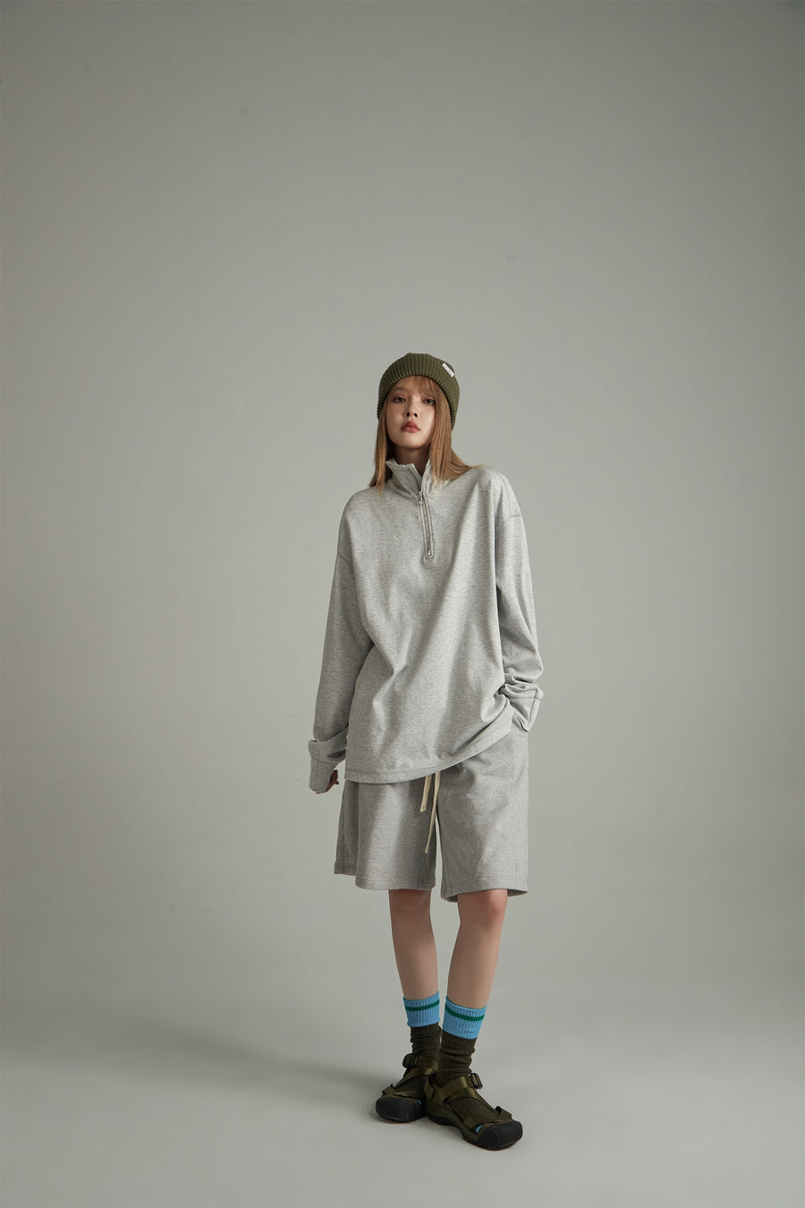 CHUU Simple High Neck Zip-Up Sweatshirt