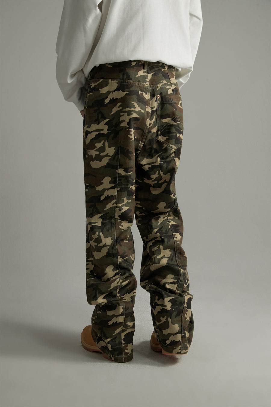 CHUU Camouflage Straight Casual Pants