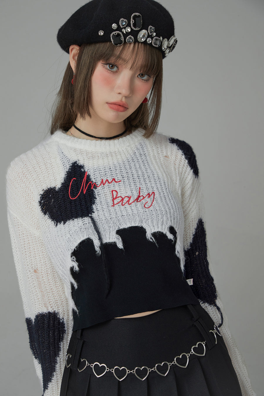 CHUU Distressed Heart Cropped Knit Sweater