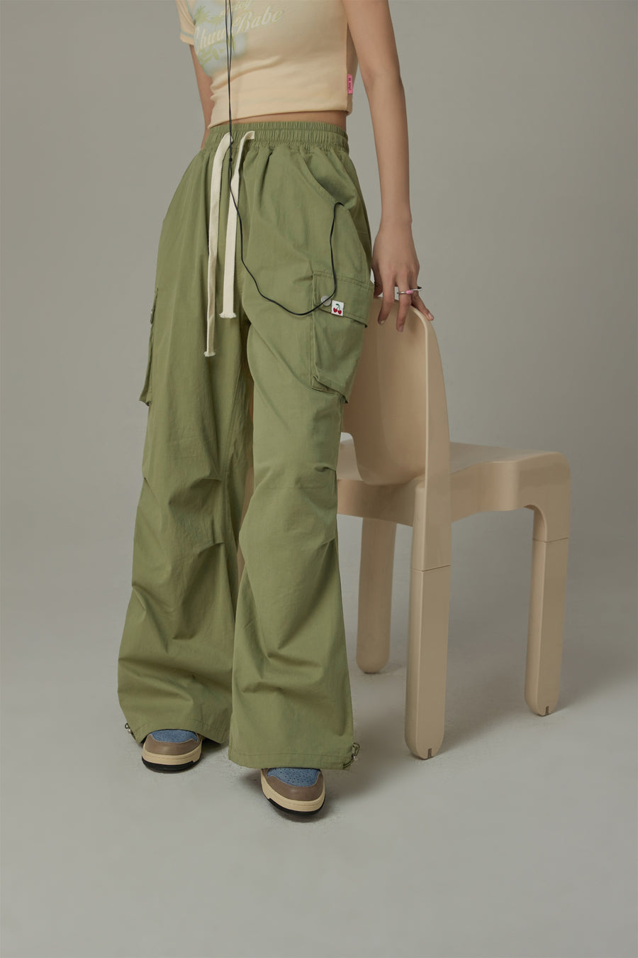 CHUU Basic Color String Cargo Wide Pants