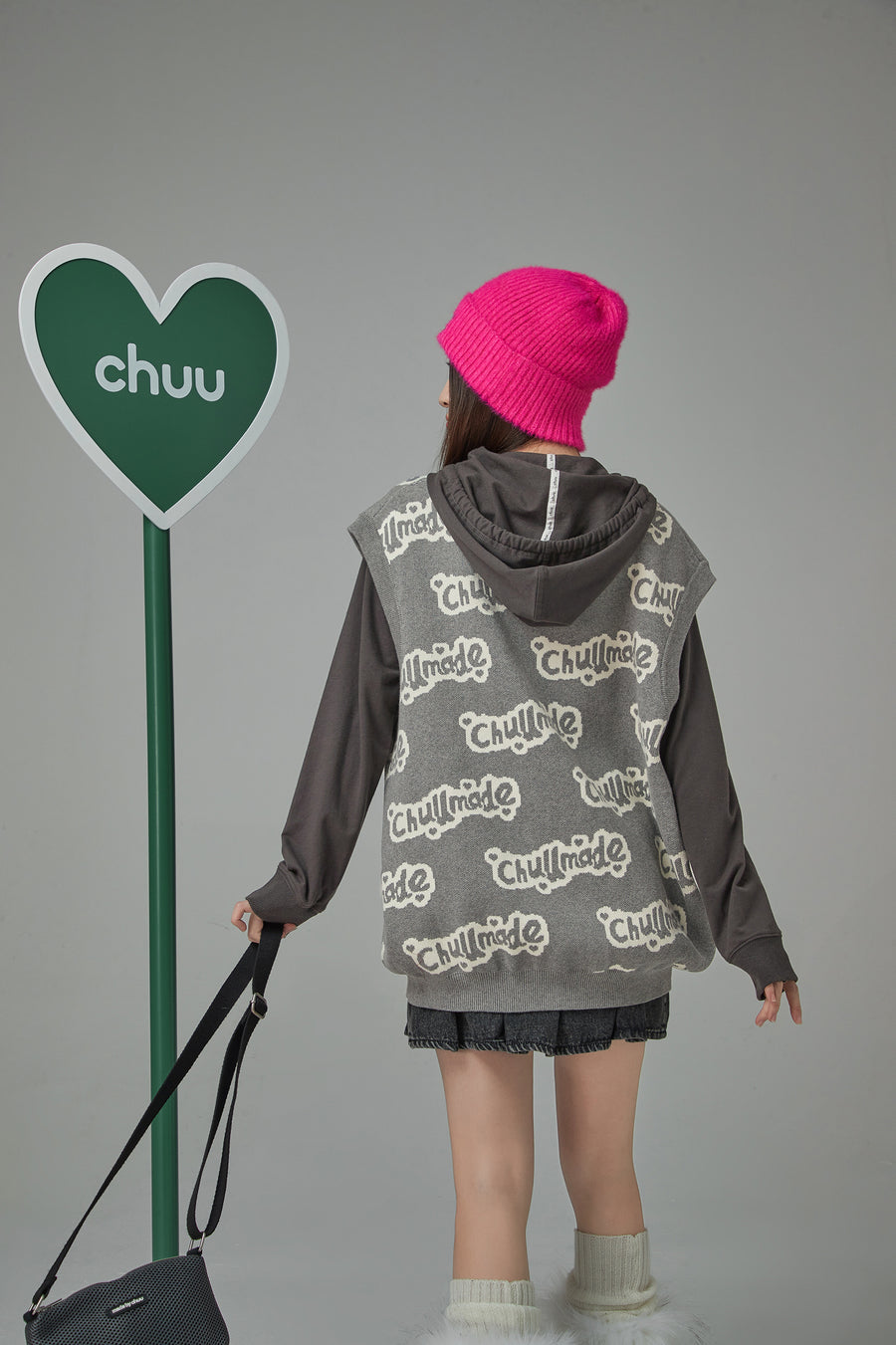 CHUU Bubble Letters V-Neck Knit Vest