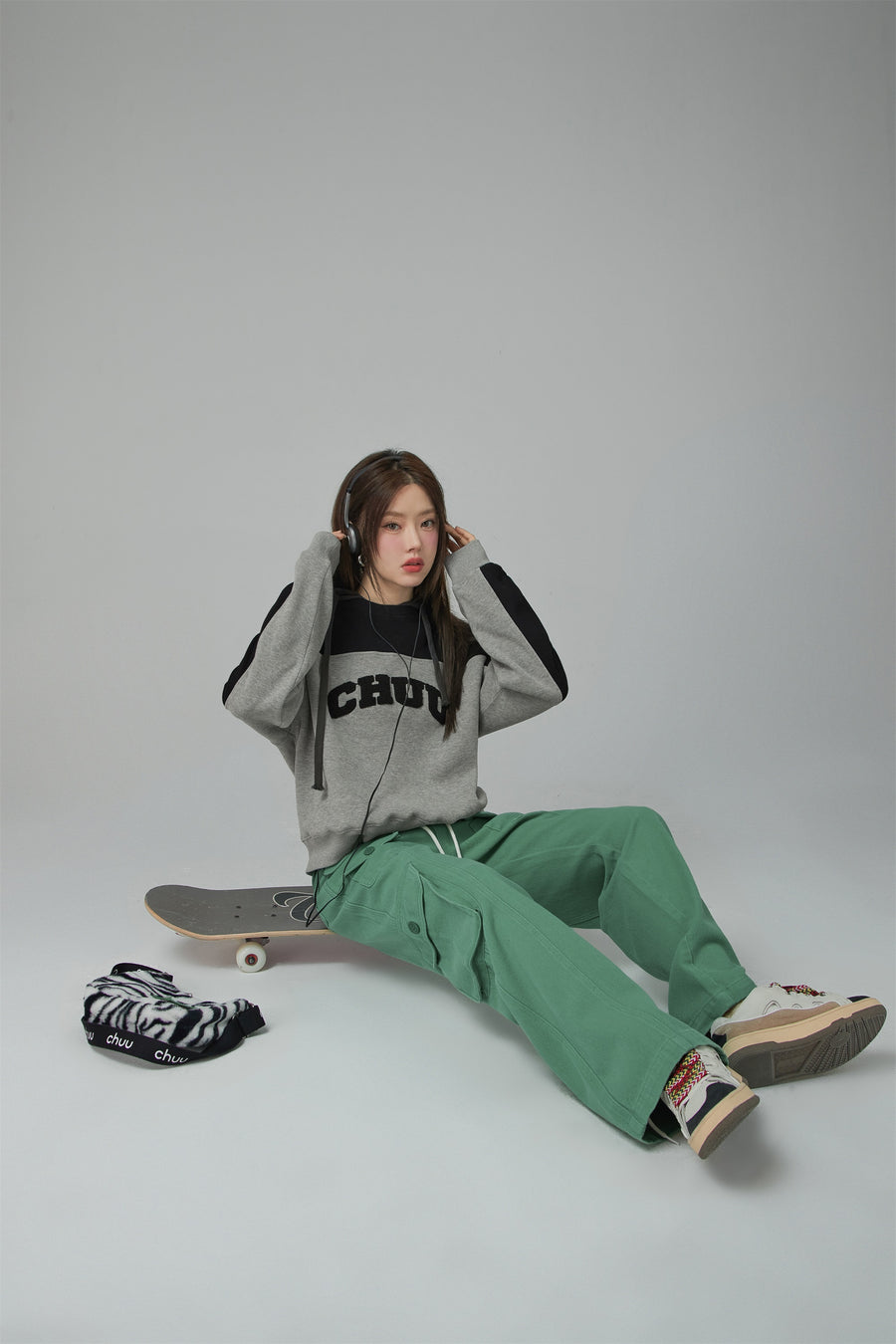 CHUU The Apple Of My Eye Loose-Fit Sweatshirt