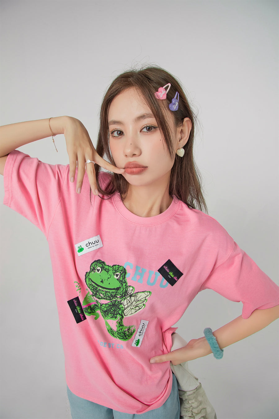 CHUU Happy Frog Is An Angel Print T-Shirt