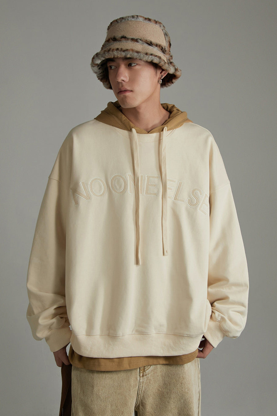 CHUU Noe Logo Printed Loose Fit Hoodie