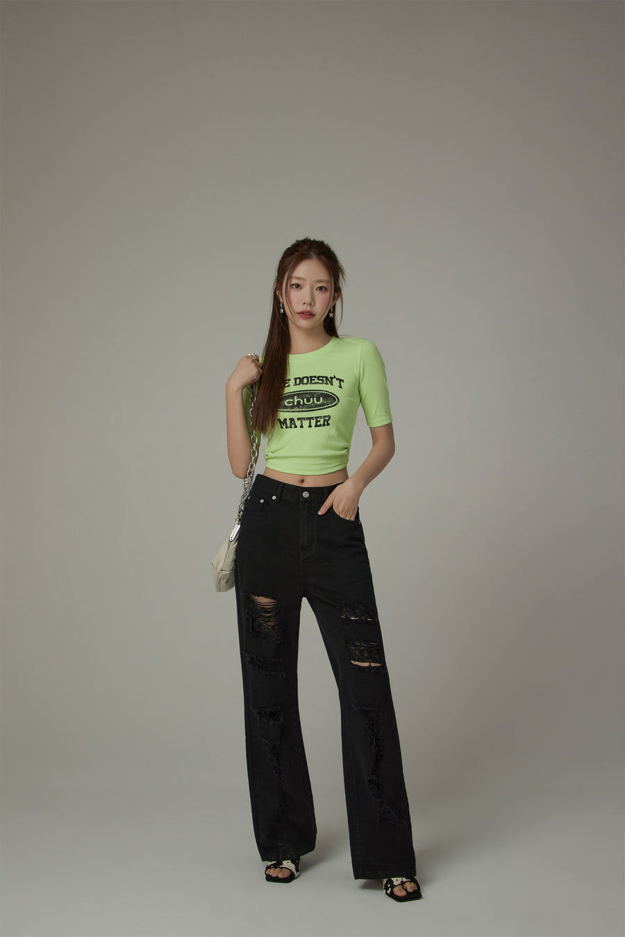 CHUU Size Doesnt Matter Back Cut Out Cropped T-Shirt