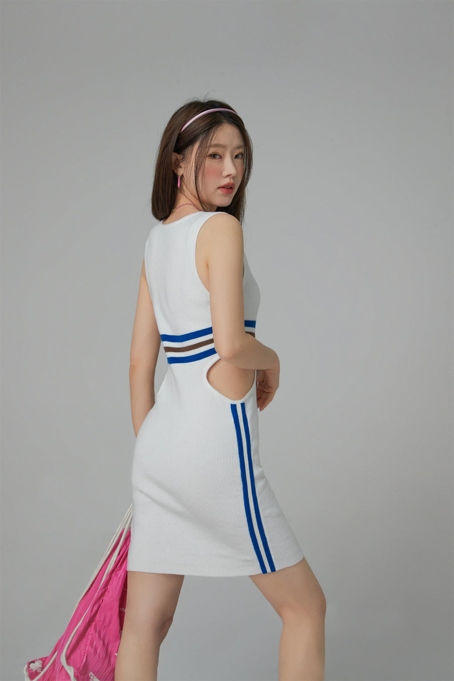 CHUU Unlock Stripes Waist Cutout V-Neck Dress