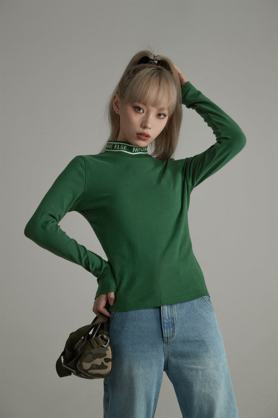 CHUU Noe High Neck T-Shirt