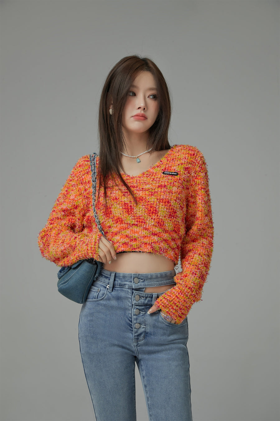 CHUU Adore You V Neck Crop Sweater