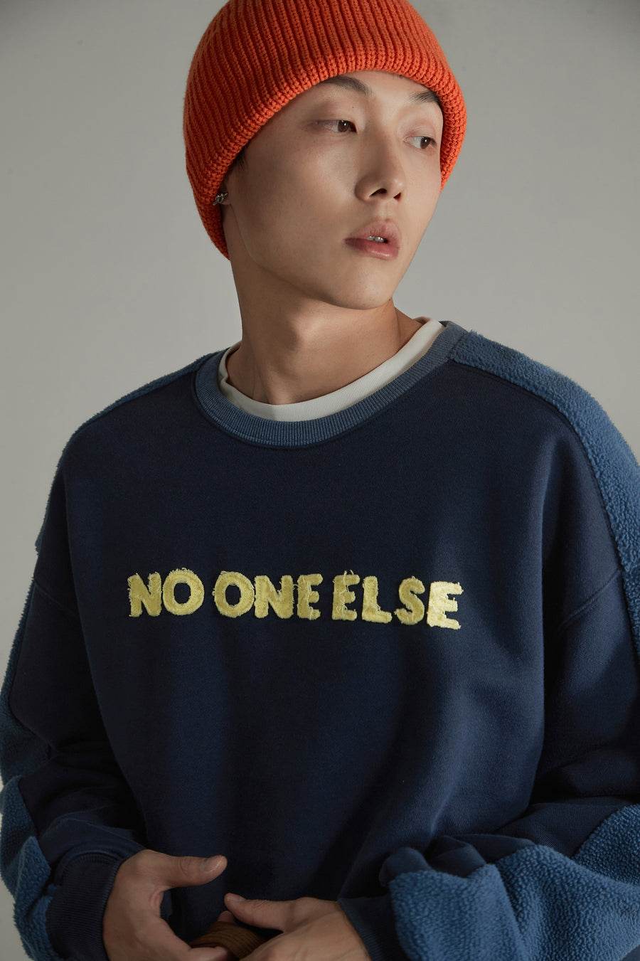 CHUU Round Collar Front Pocket Sweatshirt